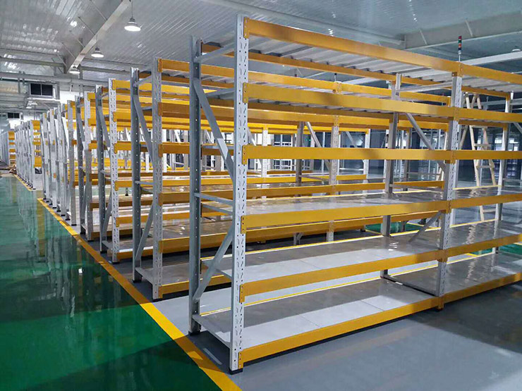 倉(cāng)庫(kù)中型層板貨架案例